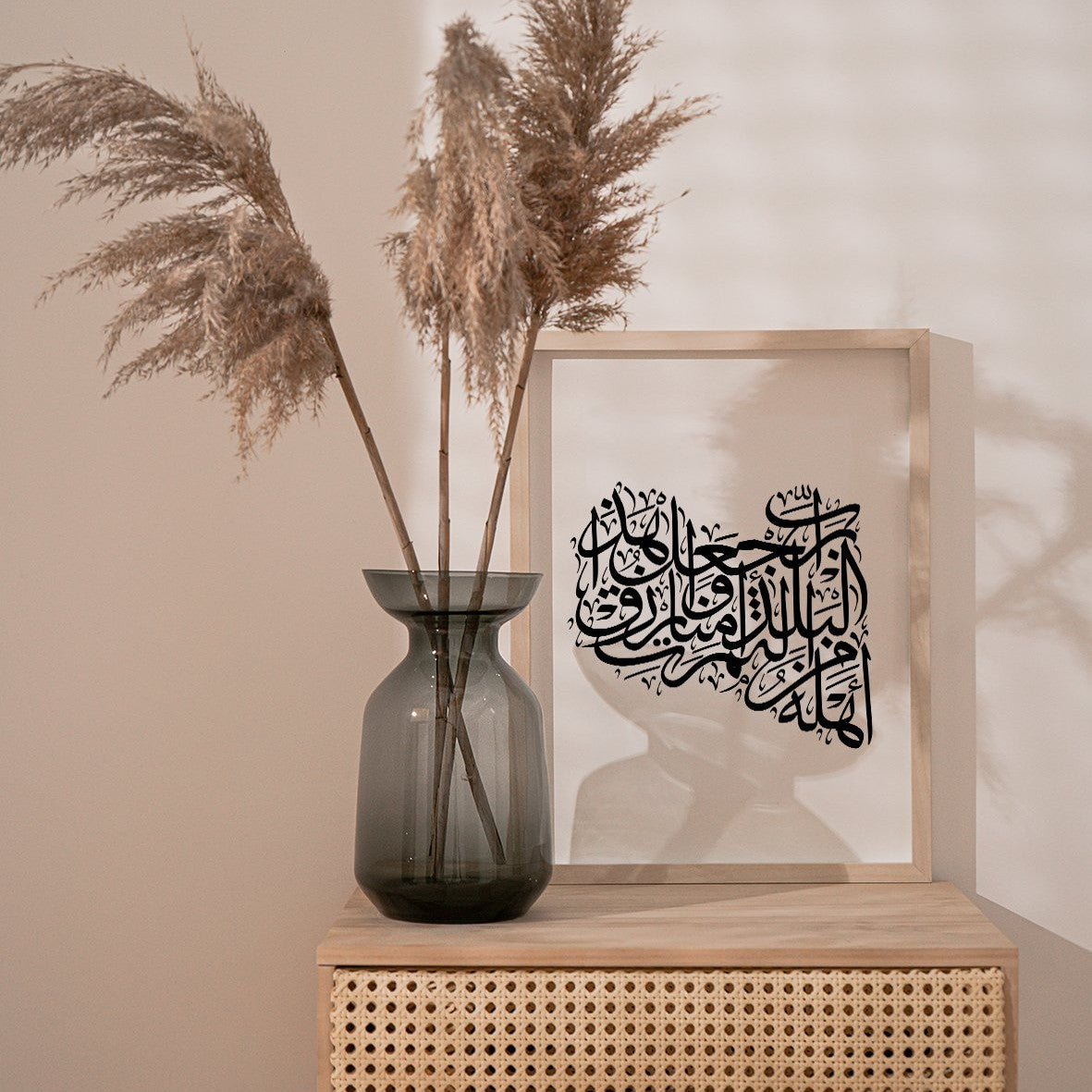 Calligraphy Libya, White / Black